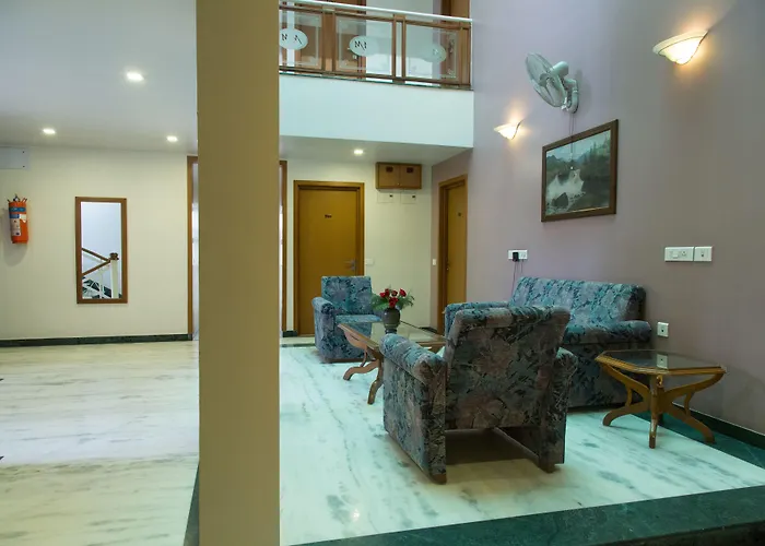 The Majestic Manor Hotel Khapri